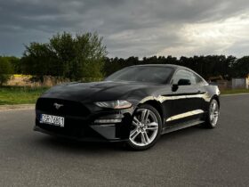 FORD MUSTANG