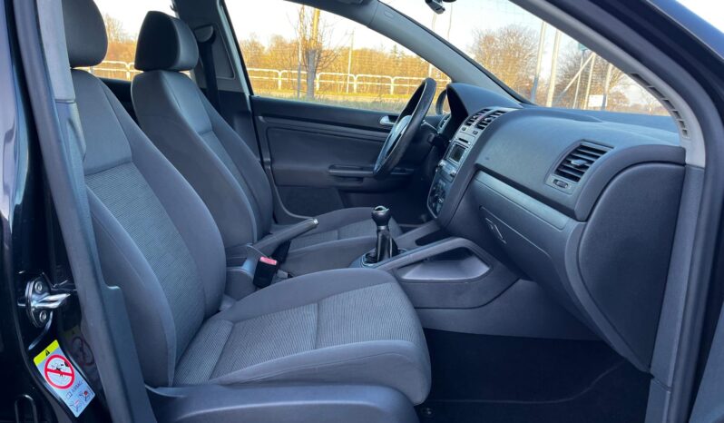 
								VOLKSWAGEN GOLF full									