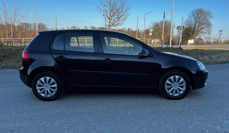
								VOLKSWAGEN GOLF full									