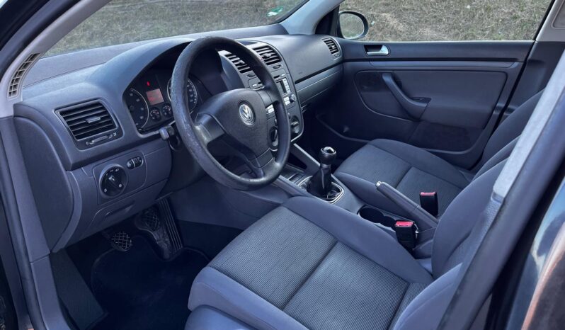 
								VOLKSWAGEN GOLF full									