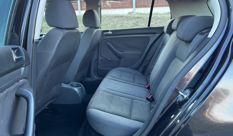 
								VOLKSWAGEN GOLF full									