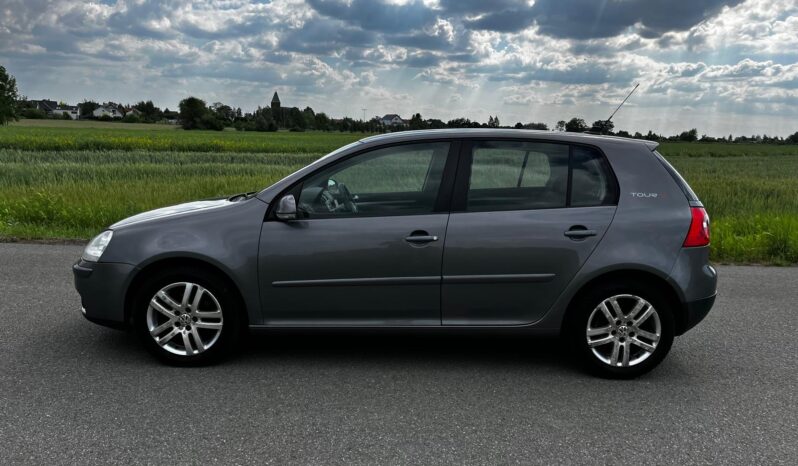 
								VOLKSWAGEN GOLF full									