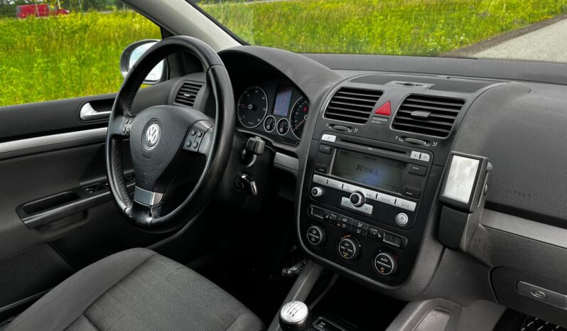 
								VOLKSWAGEN GOLF full									