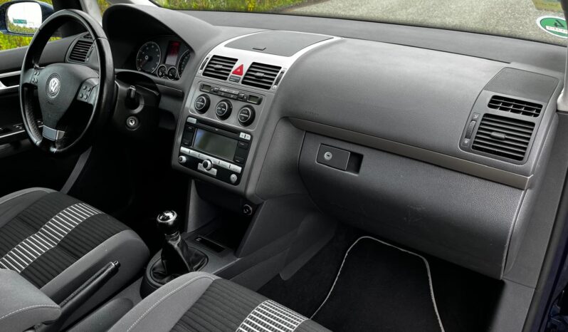 
								VOLKSWAGEN TOURAN full									
