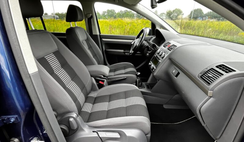 
								VOLKSWAGEN TOURAN full									